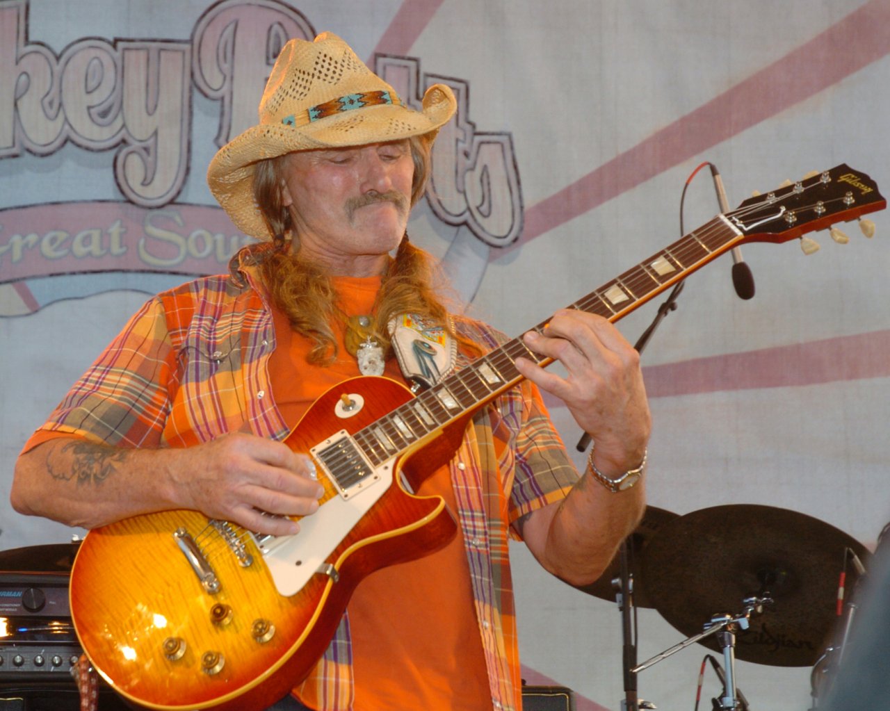 Dickey Betts, ki je nadomestil Duanea Allmana in je napisal večino pesmi, je umrl pred dvema letoma.
